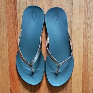 OluKai Teal Footbed Flip Flops with Metallic  Gold Straps Women's Size 10